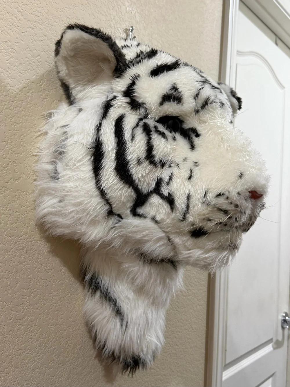 Siberian tiger head hanging wall decor white and black